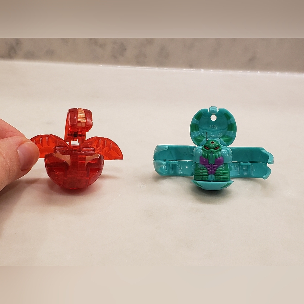 Bakugan Battle Brawlers Translucent Dragnoid and Reaper Green Ventus